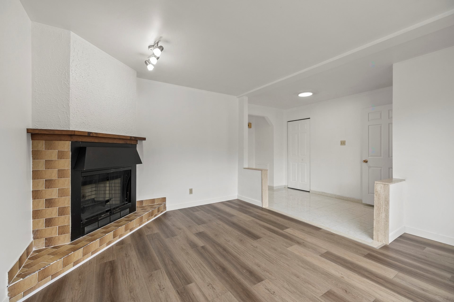 









7511


Rue Chouinard

,
Montréal (LaSalle),




QC
H8N2L6

