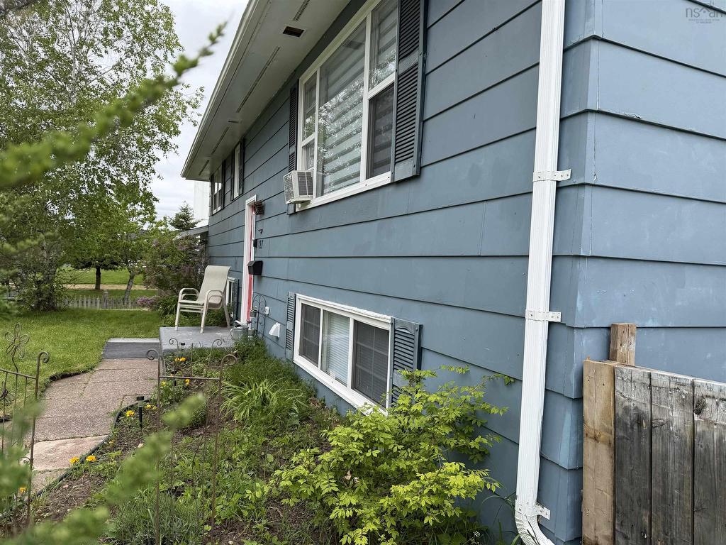 












27 MacIntosh Avenue

,
Bible Hill,




NS
B2N 4L5

