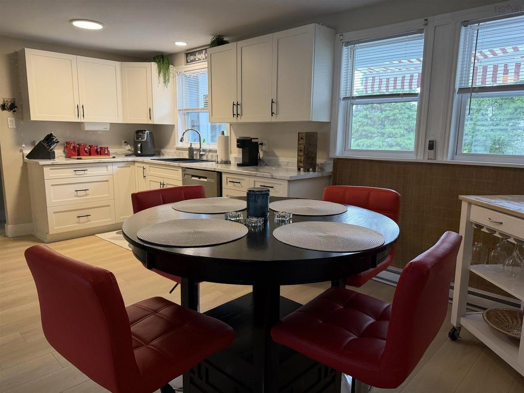 












27 MacIntosh Avenue

,
Bible Hill,




NS
B2N 4L5

