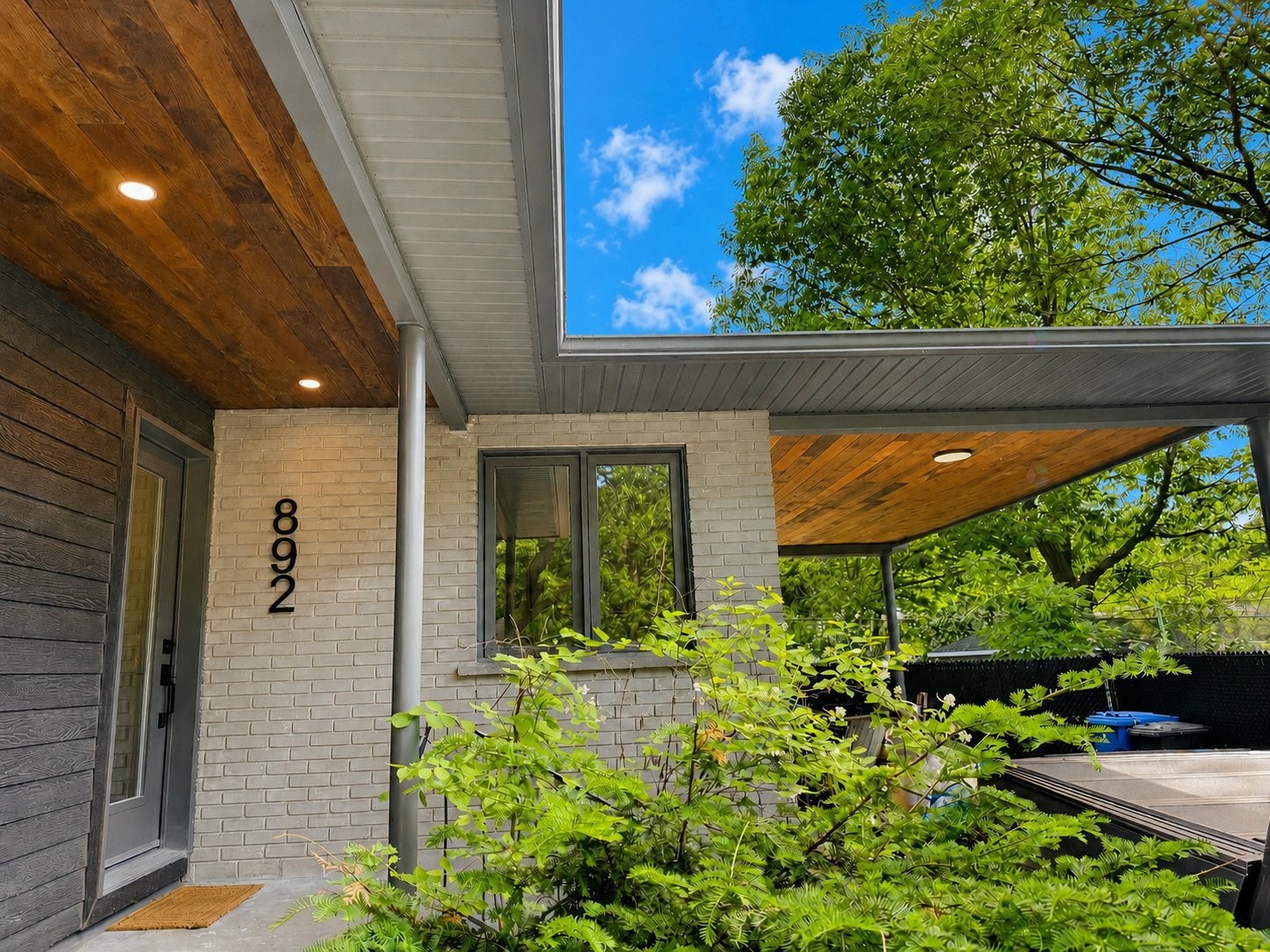









892


Rue Nicolet

,
Longueuil (Le Vieux-Longueuil),




QC
J4J4T4

