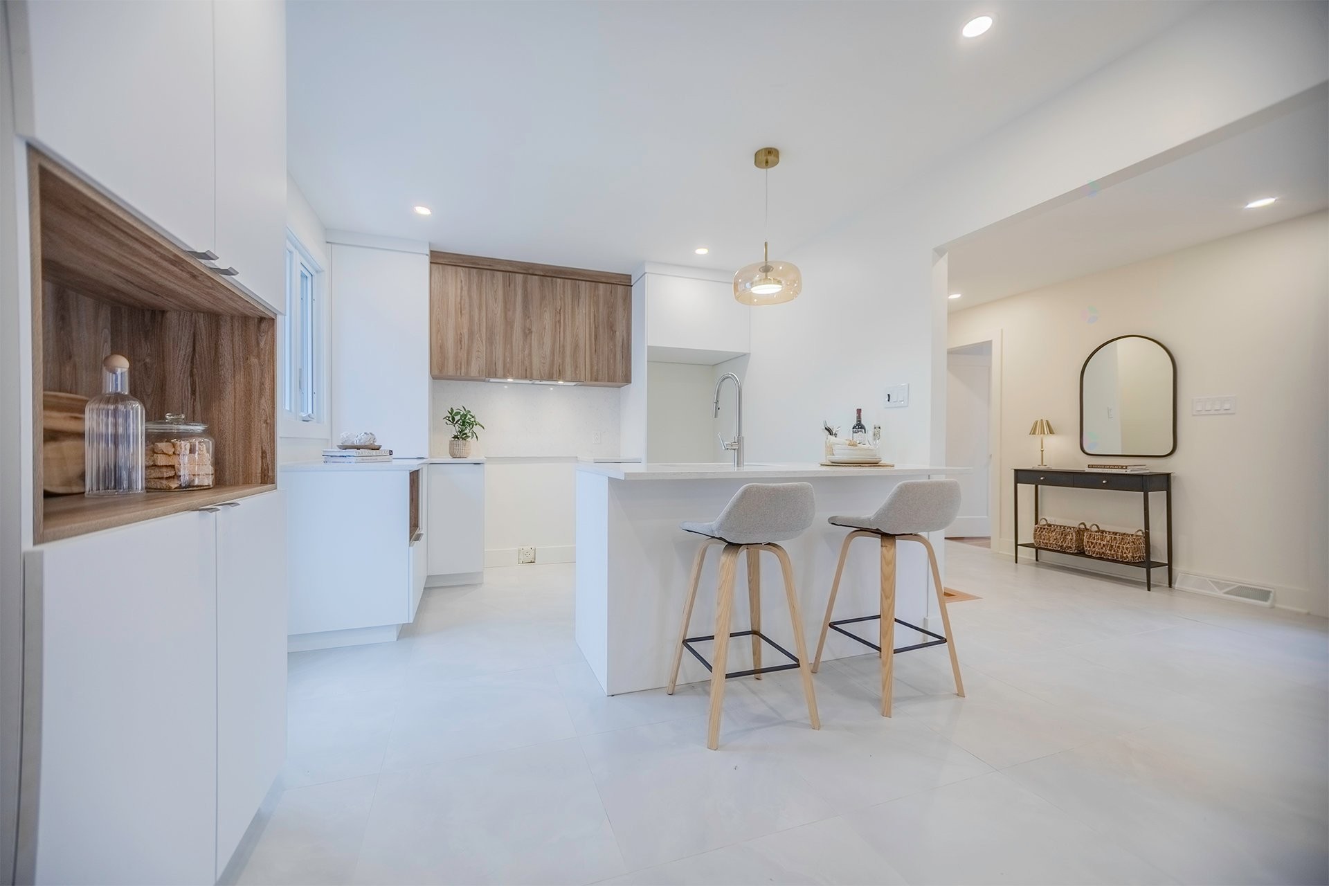 









892


Rue Nicolet

,
Longueuil (Le Vieux-Longueuil),




QC
J4J4T4

