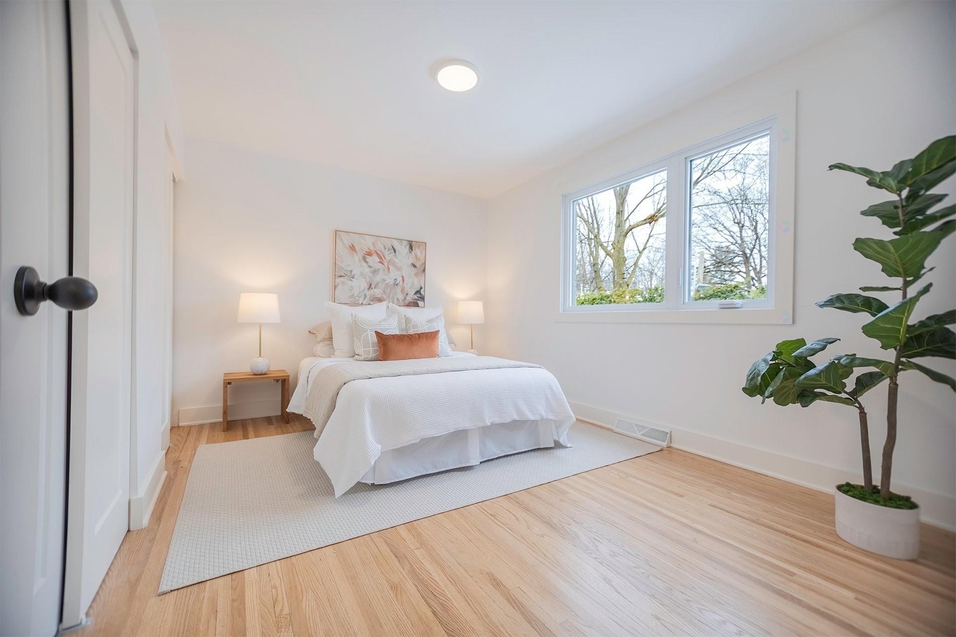 









892


Rue Nicolet

,
Longueuil (Le Vieux-Longueuil),




QC
J4J4T4

