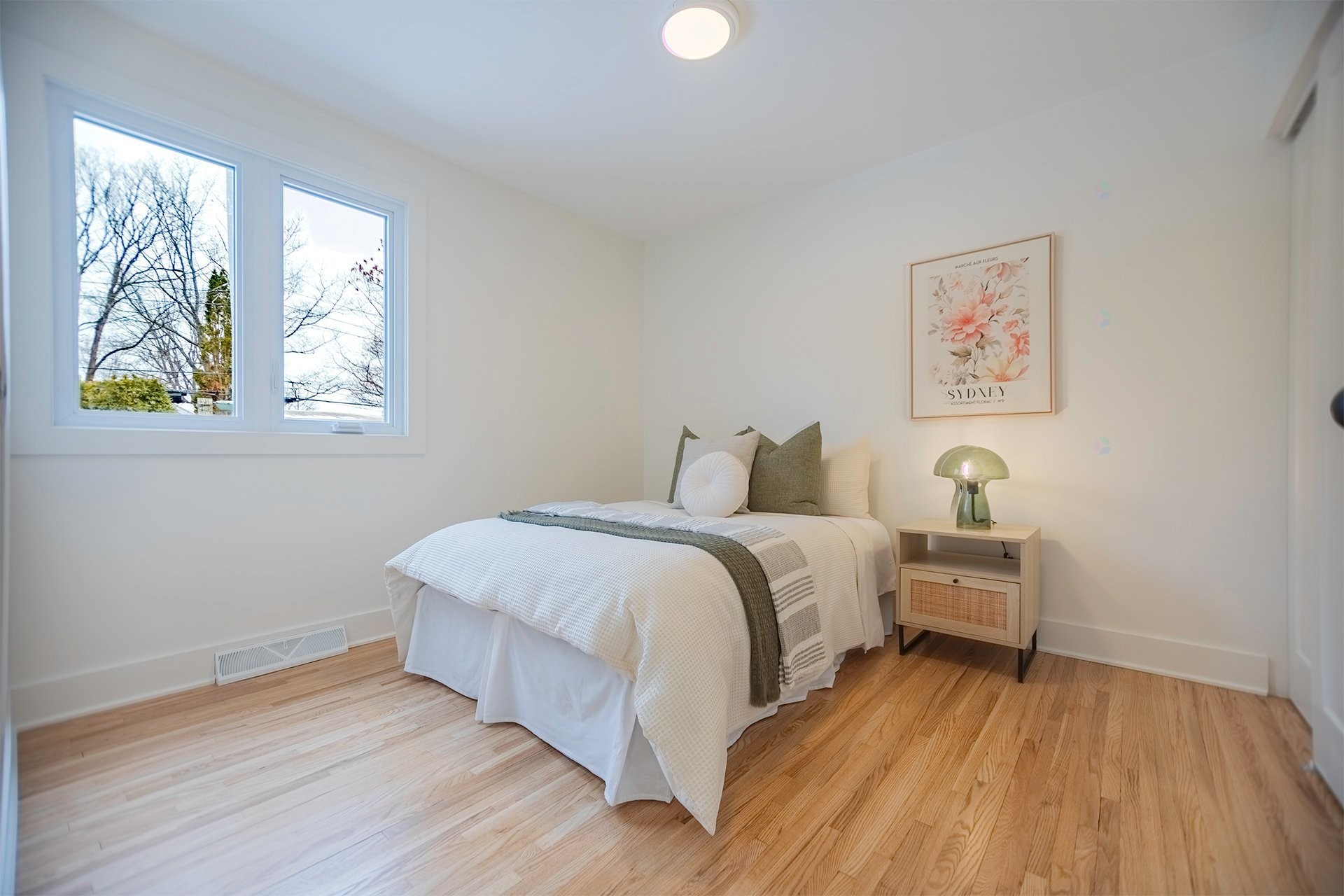 









892


Rue Nicolet

,
Longueuil (Le Vieux-Longueuil),




QC
J4J4T4

