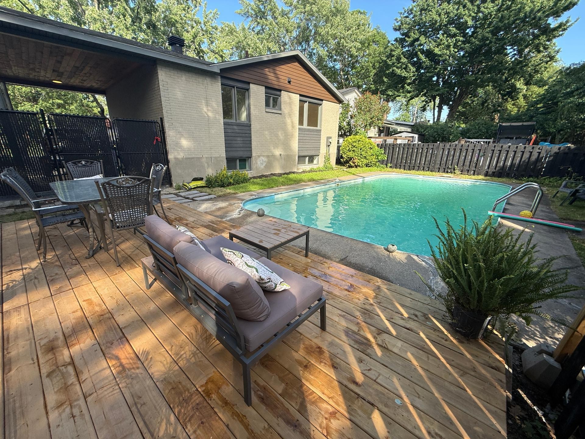 









892


Rue Nicolet

,
Longueuil (Le Vieux-Longueuil),




QC
J4J4T4


