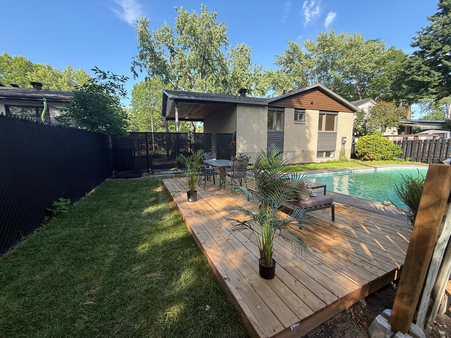 









892


Rue Nicolet

,
Longueuil (Le Vieux-Longueuil),




QC
J4J4T4

