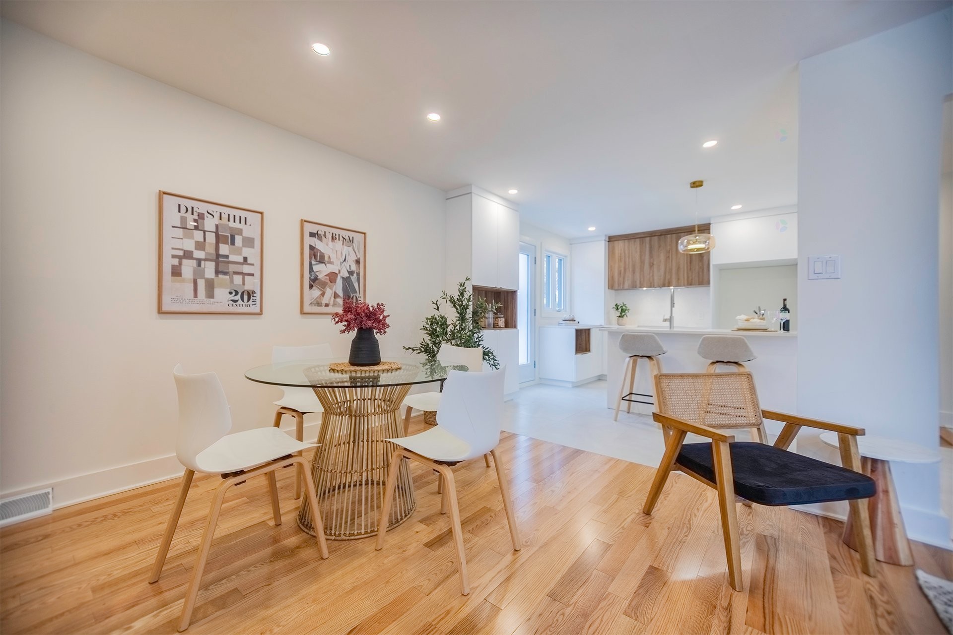 









892


Rue Nicolet

,
Longueuil (Le Vieux-Longueuil),




QC
J4J4T4

