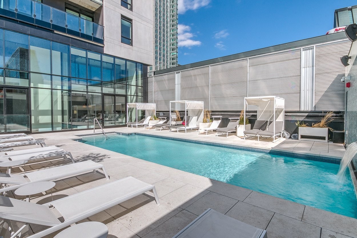 









1288


Av. des Canadiens-de-Montréal

, 3614,
Montréal (Ville-Marie),




QC
H3B3B3

