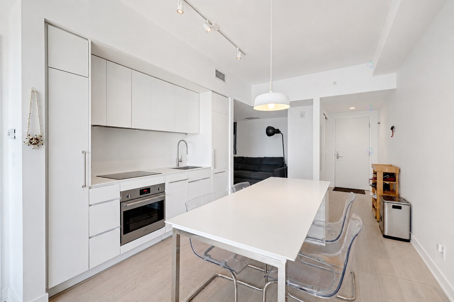 









1288


Av. des Canadiens-de-Montréal

, 3614,
Montréal (Ville-Marie),




QC
H3B3B3

