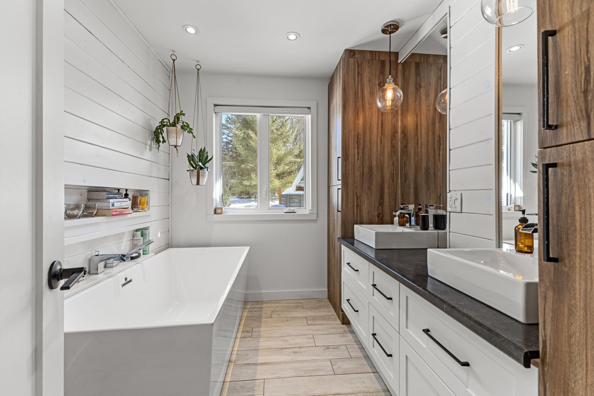 









10866Z


Ch. de la Rivière N.

,
Rivière-Rouge,







QC
J0T1T0

