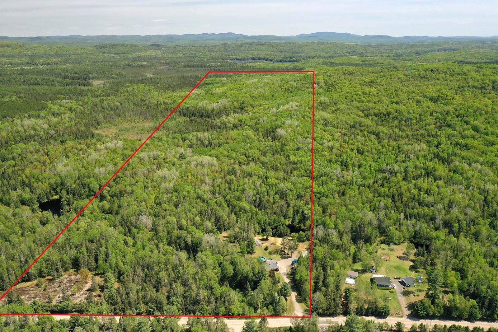 









10866Z


Ch. de la Rivière N.

,
Rivière-Rouge,







QC
J0T1T0

