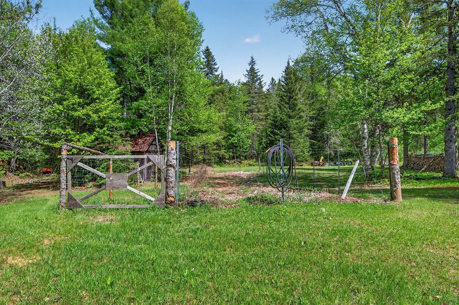 









10866Z


Ch. de la Rivière N.

,
Rivière-Rouge,







QC
J0T1T0

