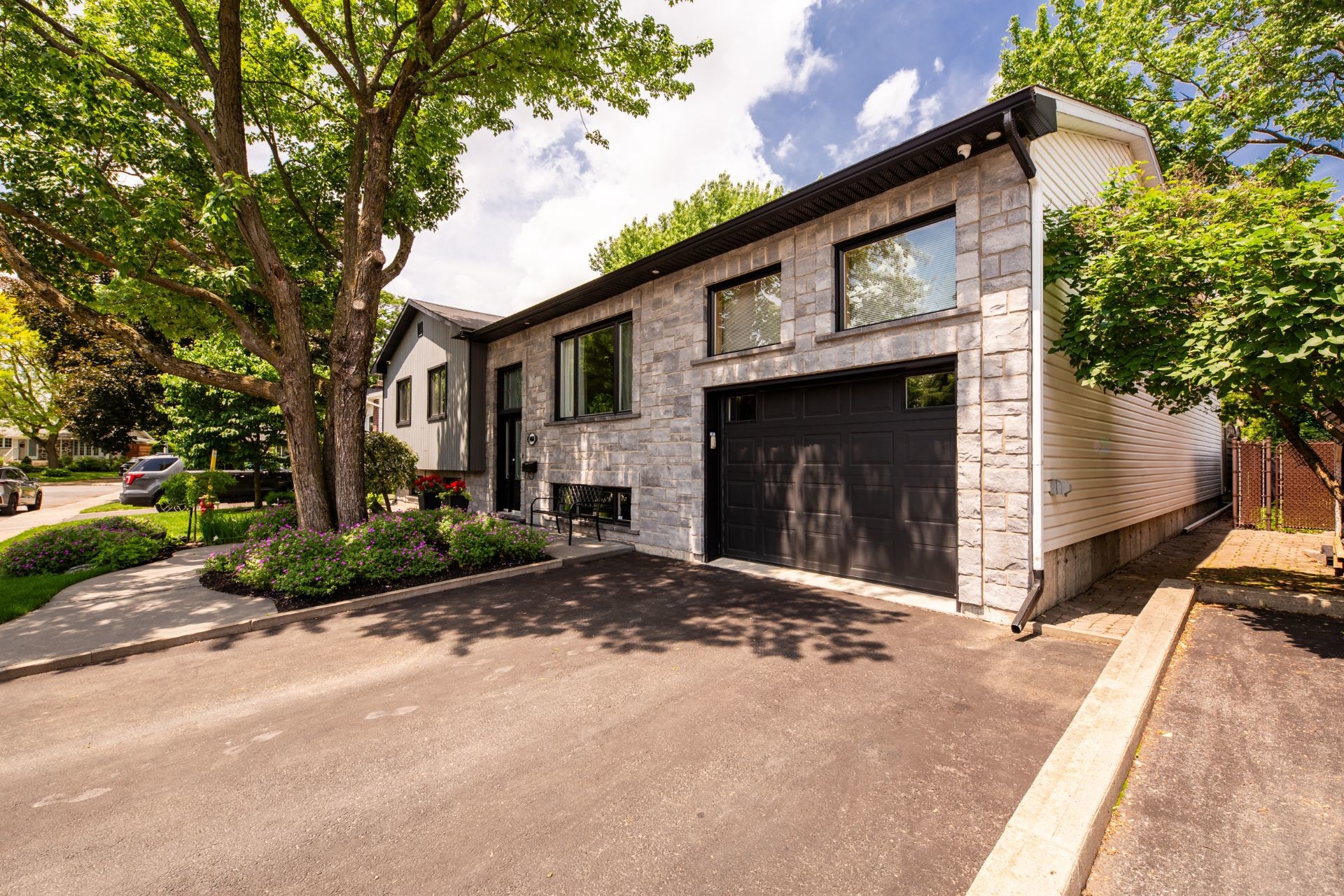 









1460


Rue Daly

,
Chambly,




QC
J3L2S3

