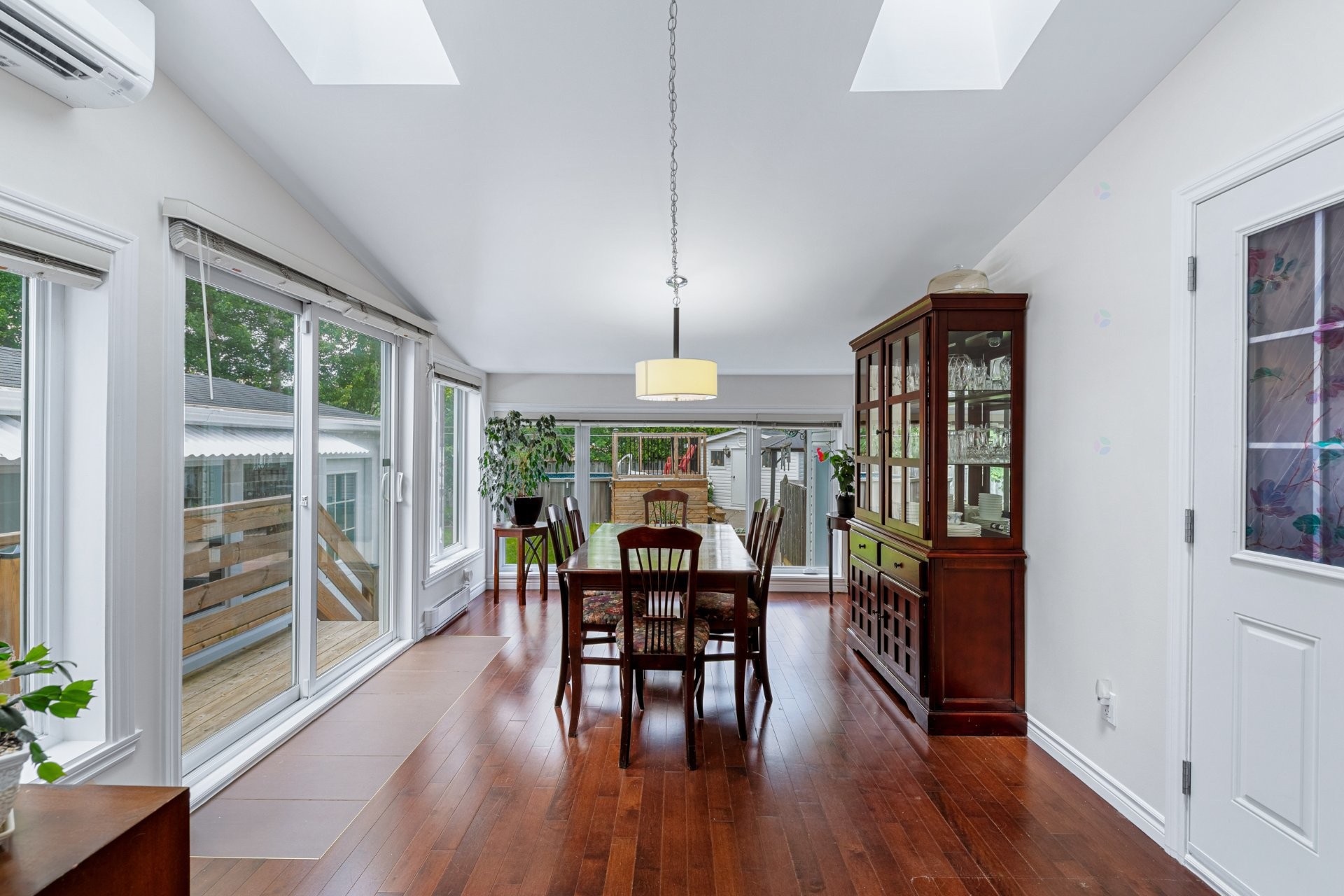 









1460


Rue Daly

,
Chambly,




QC
J3L2S3


