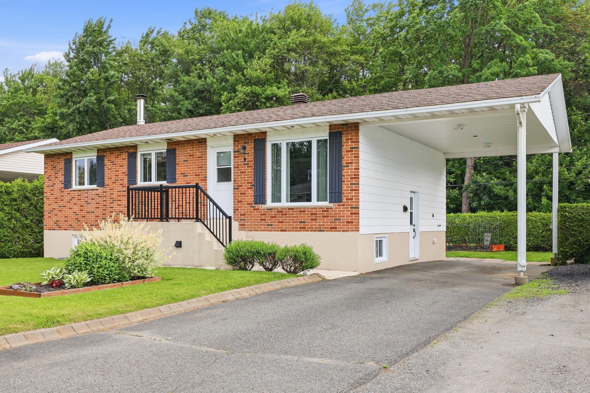









9


Rue Caisse

,
Sorel-Tracy,




QC
J3P3W2

