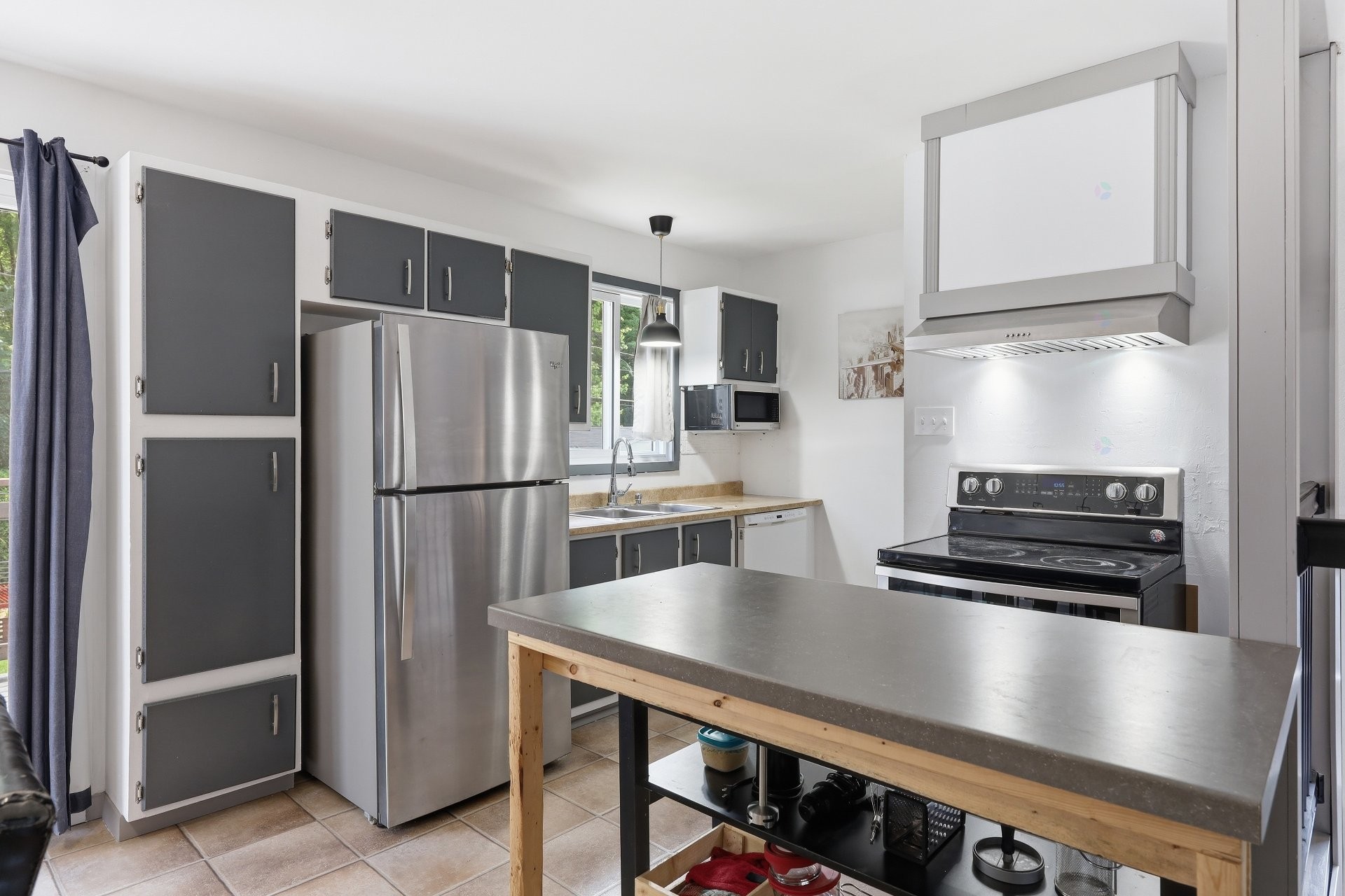 









9


Rue Caisse

,
Sorel-Tracy,




QC
J3P3W2


