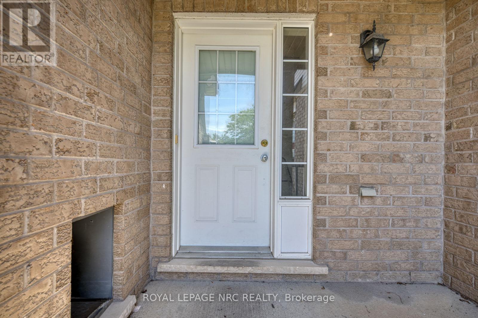 












34 CHLOE STREET

,
St. Catharines (E. Chester),




Ontario
L2P0A5

