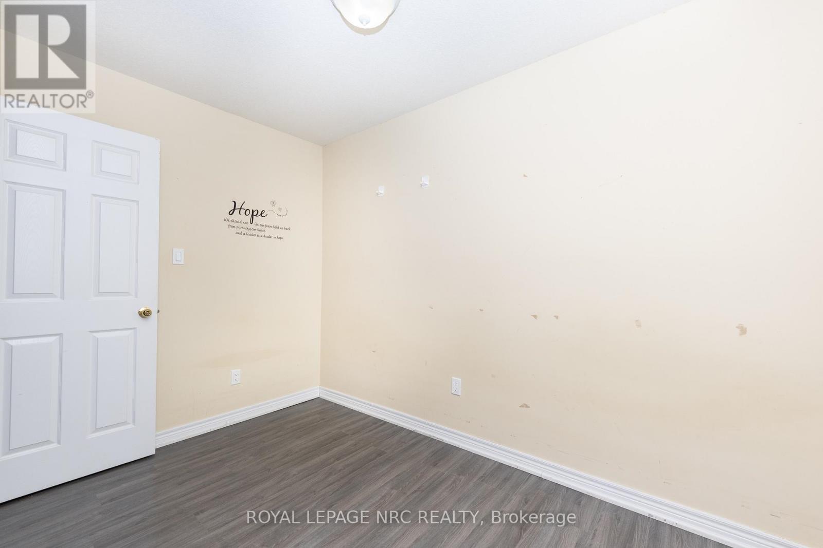 












34 CHLOE STREET

,
St. Catharines (E. Chester),




Ontario
L2P0A5

