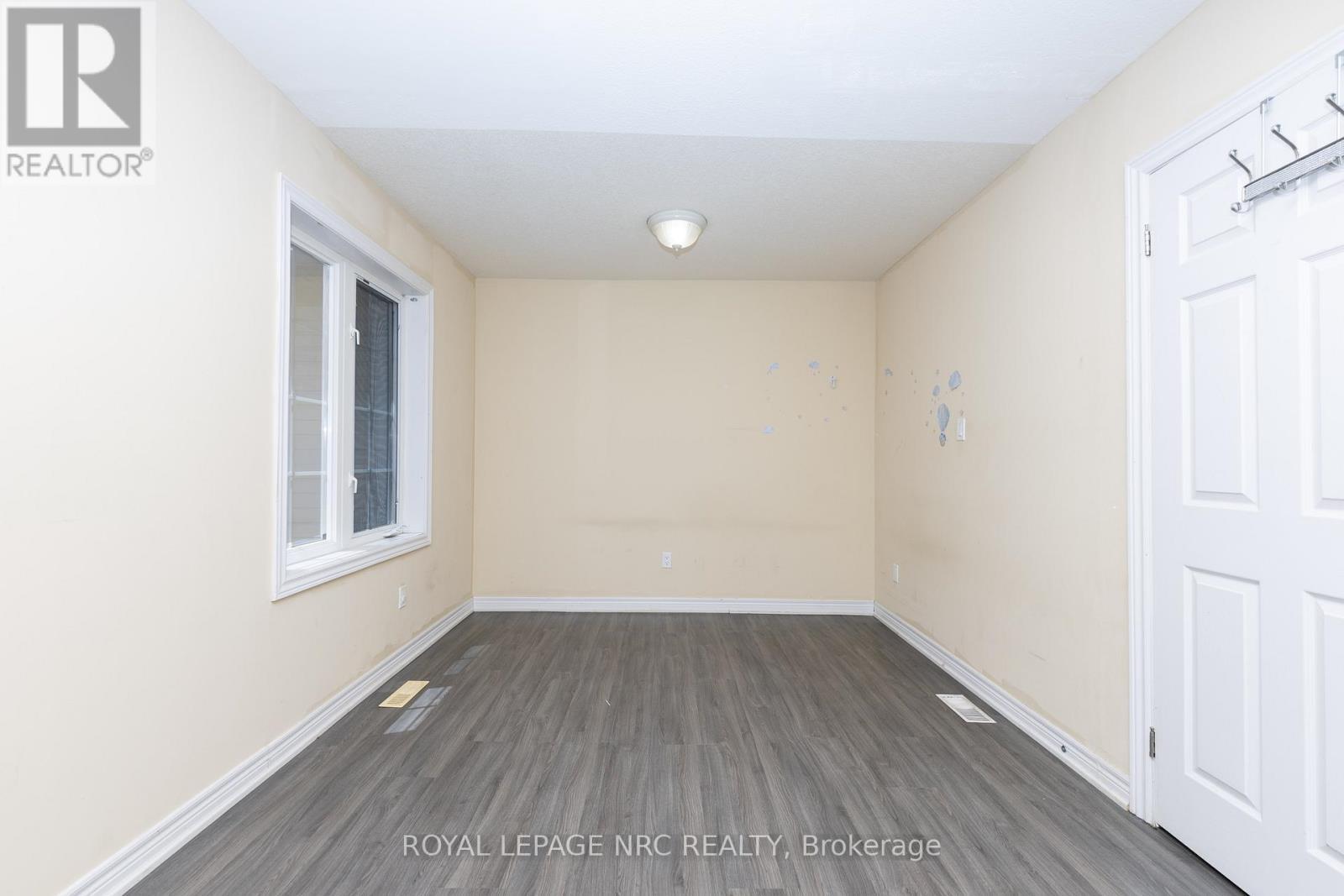 












34 CHLOE STREET

,
St. Catharines (E. Chester),




Ontario
L2P0A5

