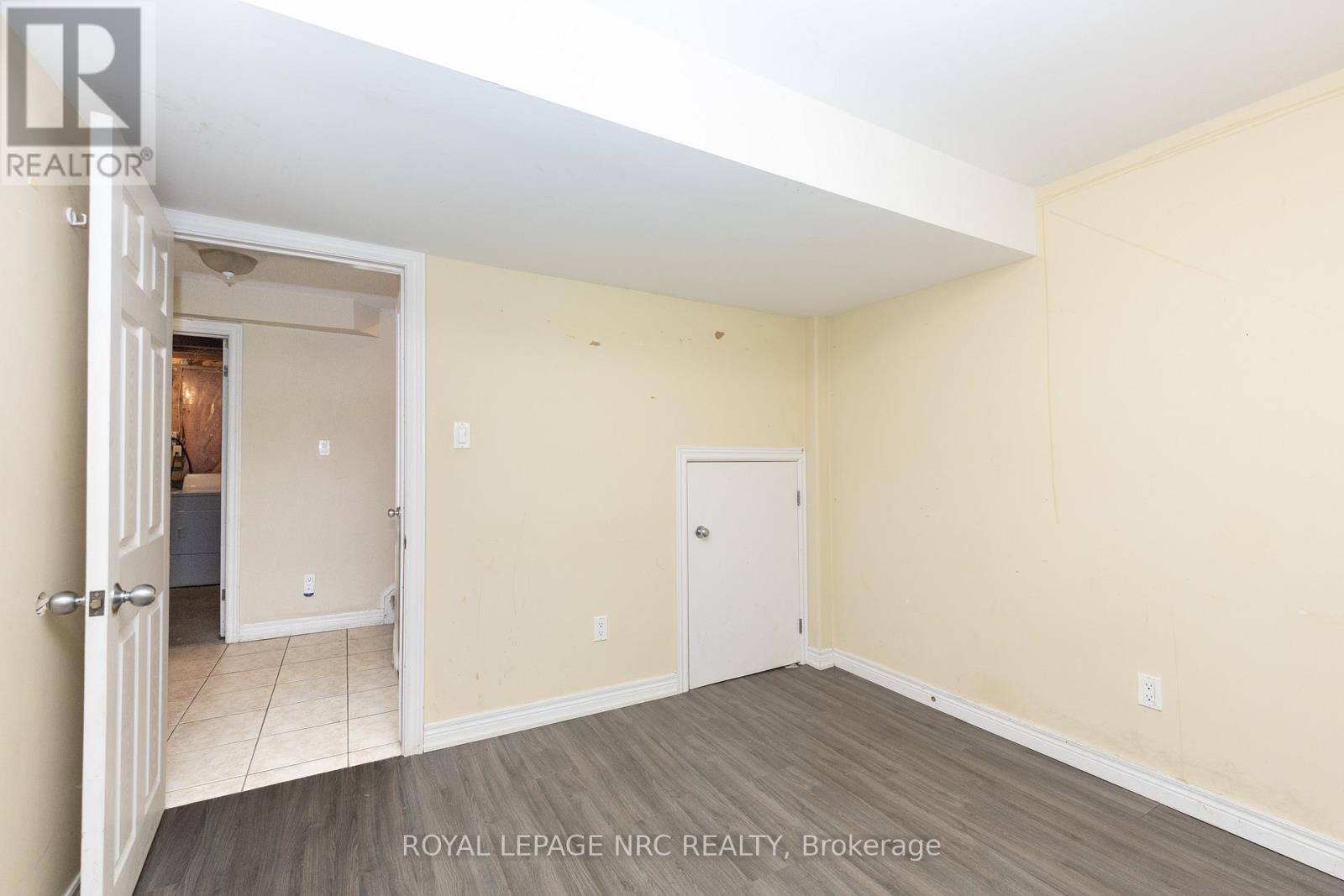 












34 CHLOE STREET

,
St. Catharines (E. Chester),




Ontario
L2P0A5

