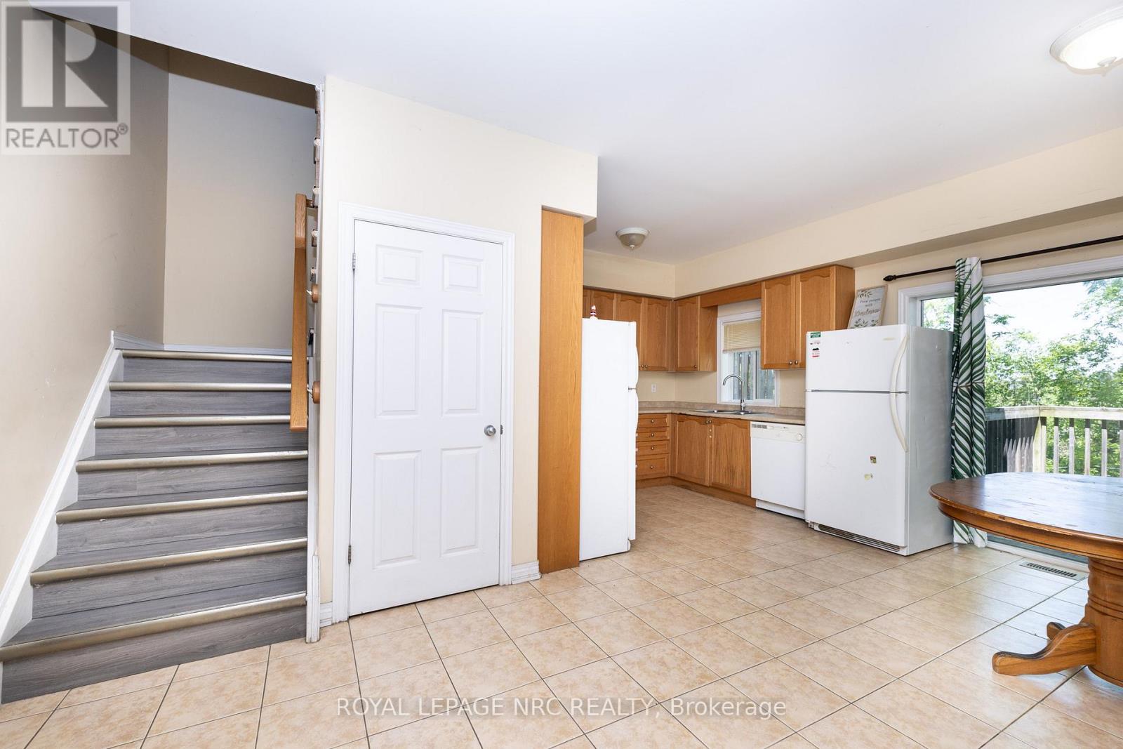 












34 CHLOE STREET

,
St. Catharines (E. Chester),




Ontario
L2P0A5

