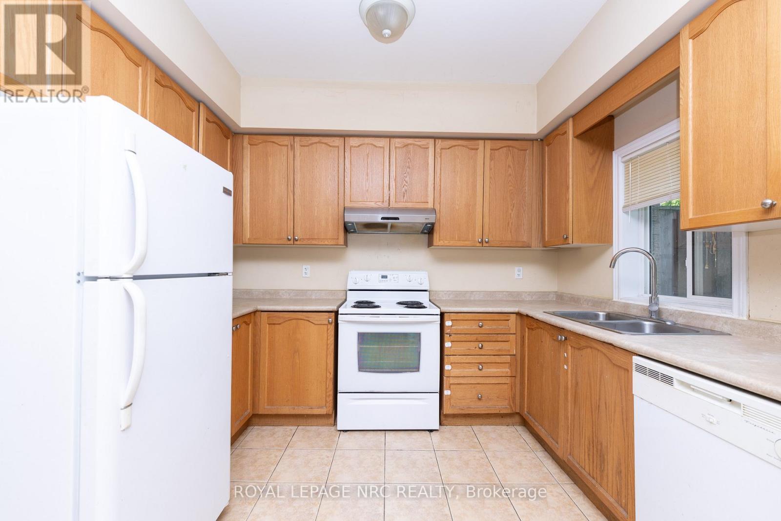 












34 CHLOE STREET

,
St. Catharines (E. Chester),




Ontario
L2P0A5

