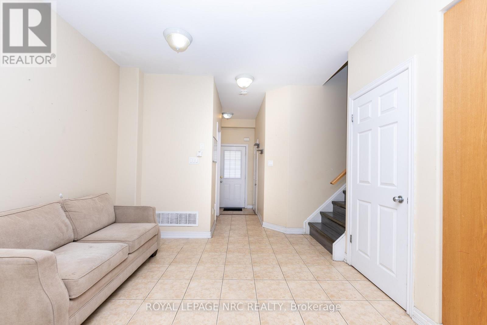 












34 CHLOE STREET

,
St. Catharines (E. Chester),




Ontario
L2P0A5

