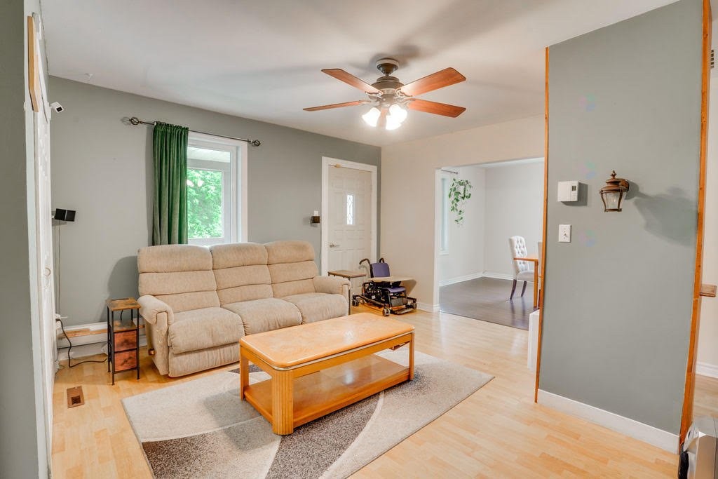 









11


Rue des Servantes

,
Gatineau (Masson-Angers),




QC
J8M1B4

