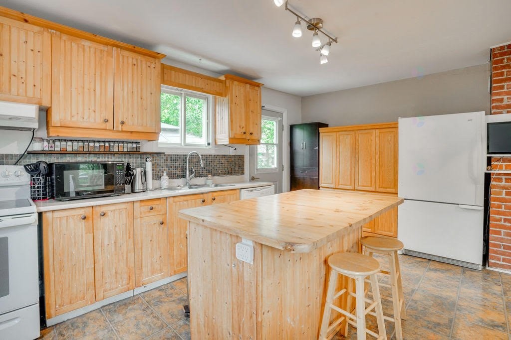 









11


Rue des Servantes

,
Gatineau (Masson-Angers),




QC
J8M1B4

