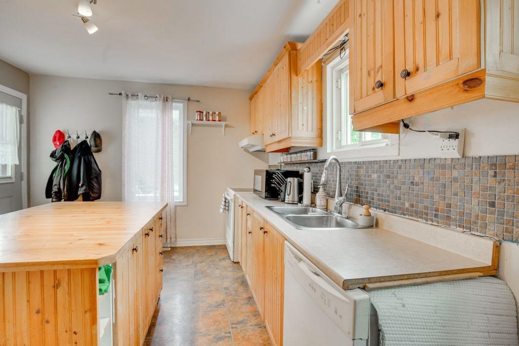 









11


Rue des Servantes

,
Gatineau (Masson-Angers),




QC
J8M1B4

