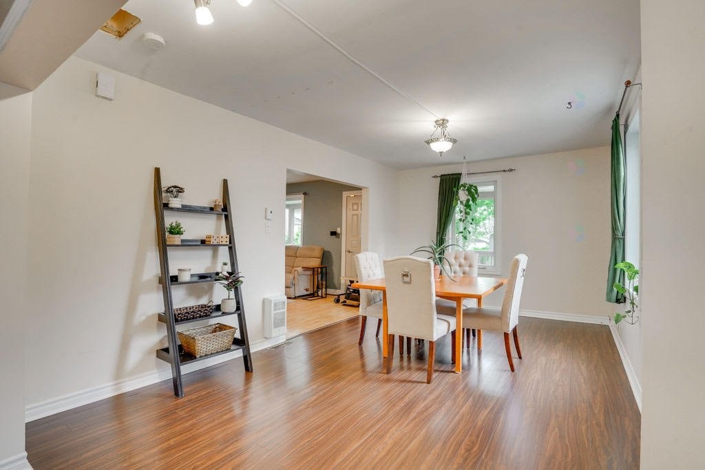 









11


Rue des Servantes

,
Gatineau (Masson-Angers),




QC
J8M1B4

