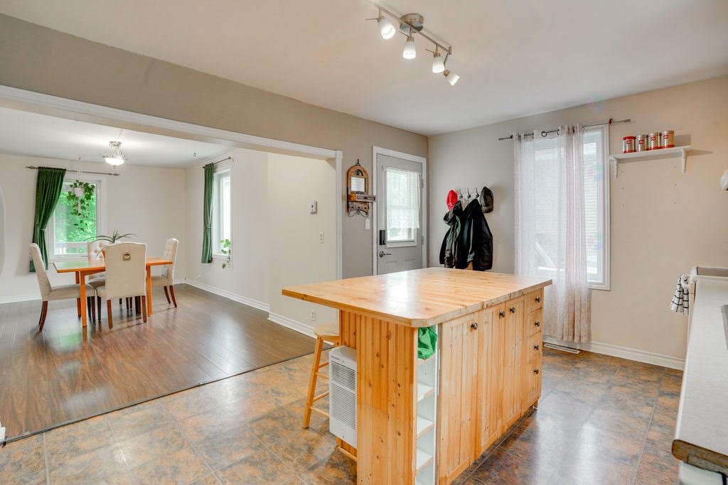 









11


Rue des Servantes

,
Gatineau (Masson-Angers),




QC
J8M1B4

