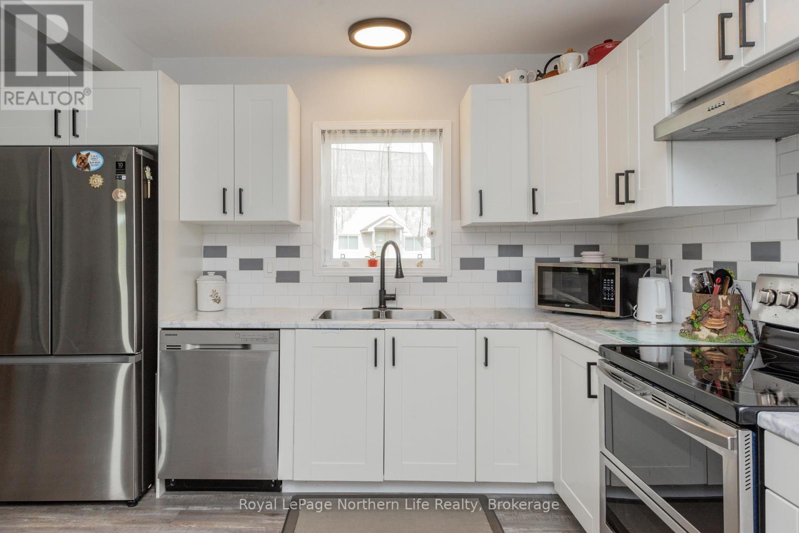 












309 MARK STREET

,
Bonfield,




Ontario
P0H1E0

