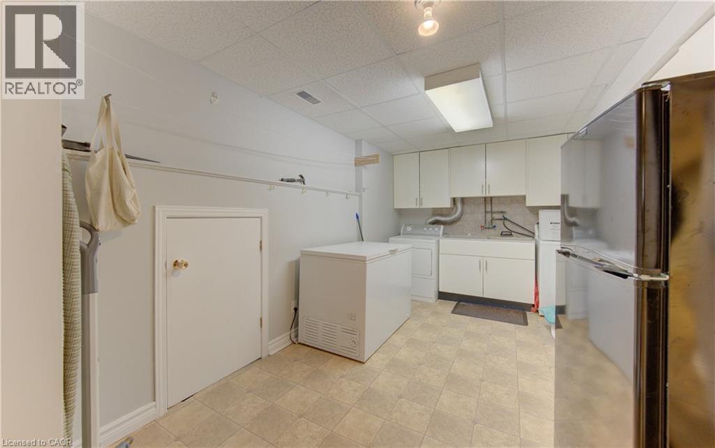 












599 COLDSTREAM Drive

,
Waterloo,




Ontario
N2V2H3

