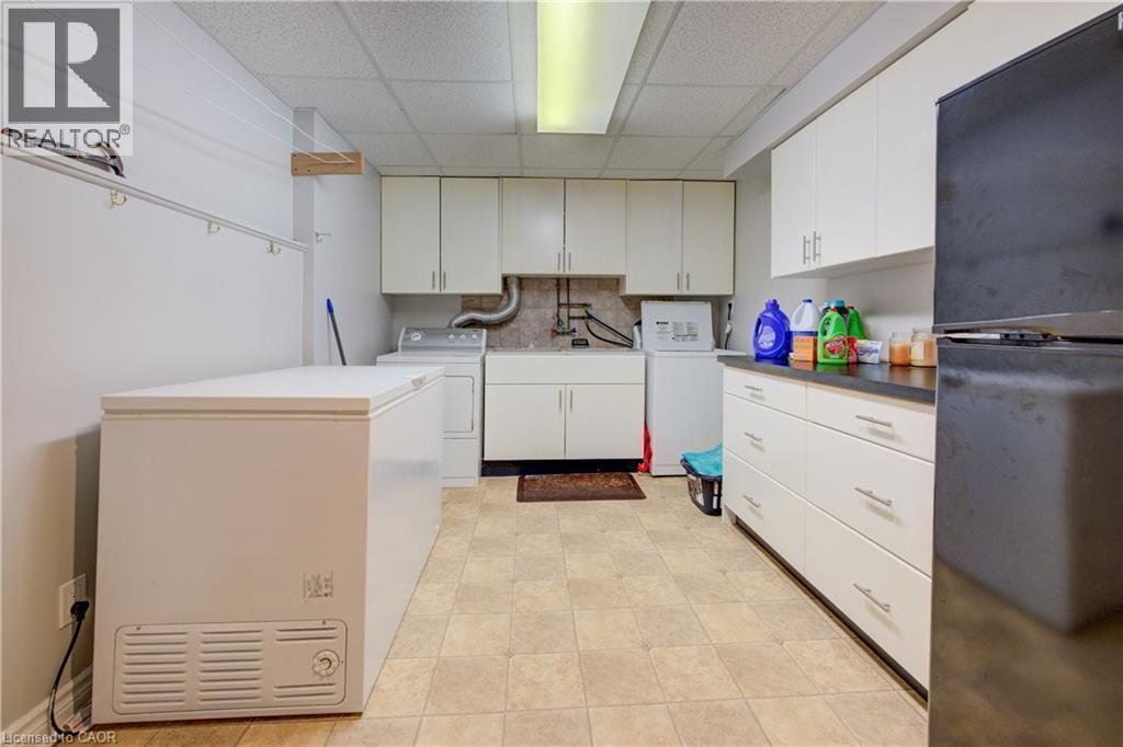 












599 COLDSTREAM Drive

,
Waterloo,




Ontario
N2V2H3

