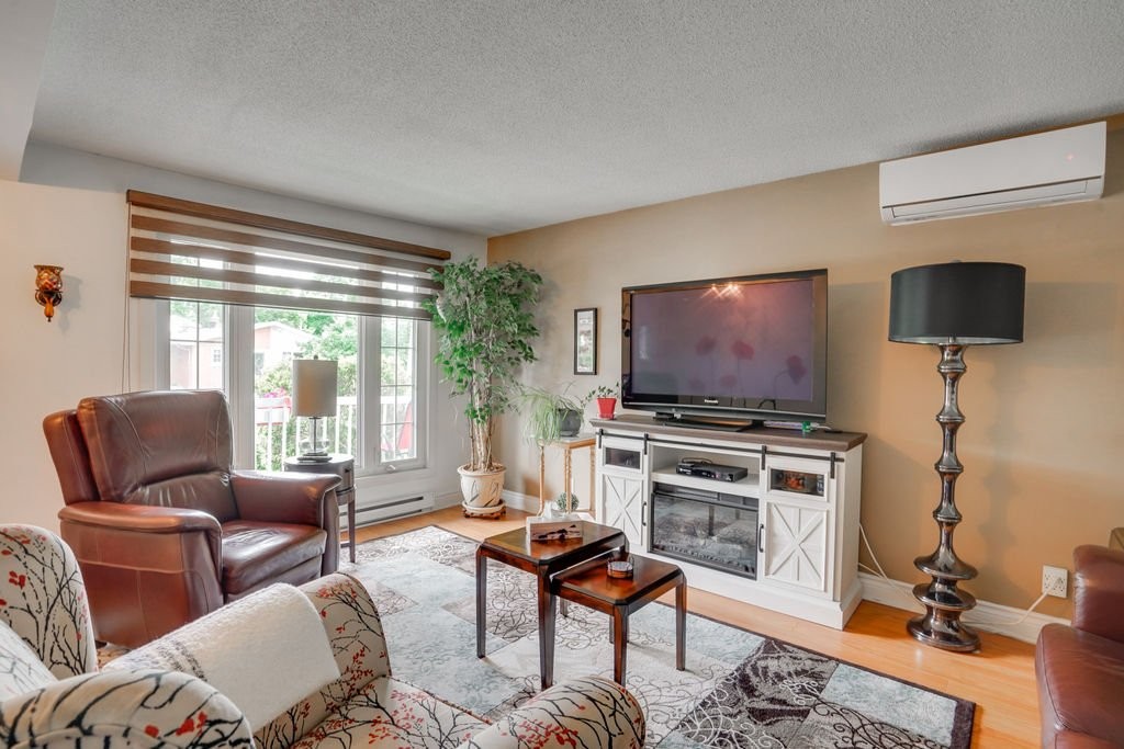 









166


Rue Archambault

,
Gatineau (Hull),




QC
J8Y5C9


