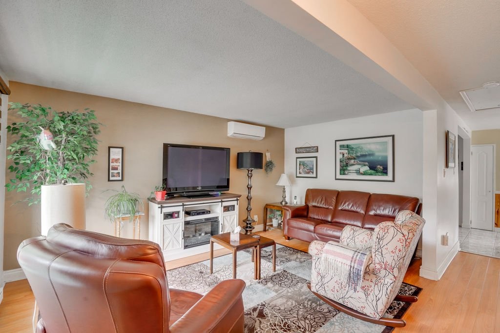 









166


Rue Archambault

,
Gatineau (Hull),




QC
J8Y5C9

