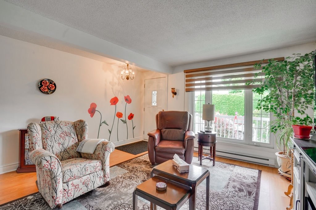 









166


Rue Archambault

,
Gatineau (Hull),




QC
J8Y5C9

