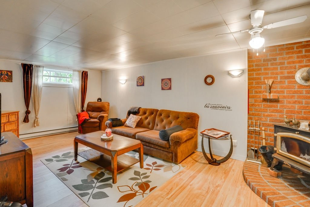 









166


Rue Archambault

,
Gatineau (Hull),




QC
J8Y5C9

