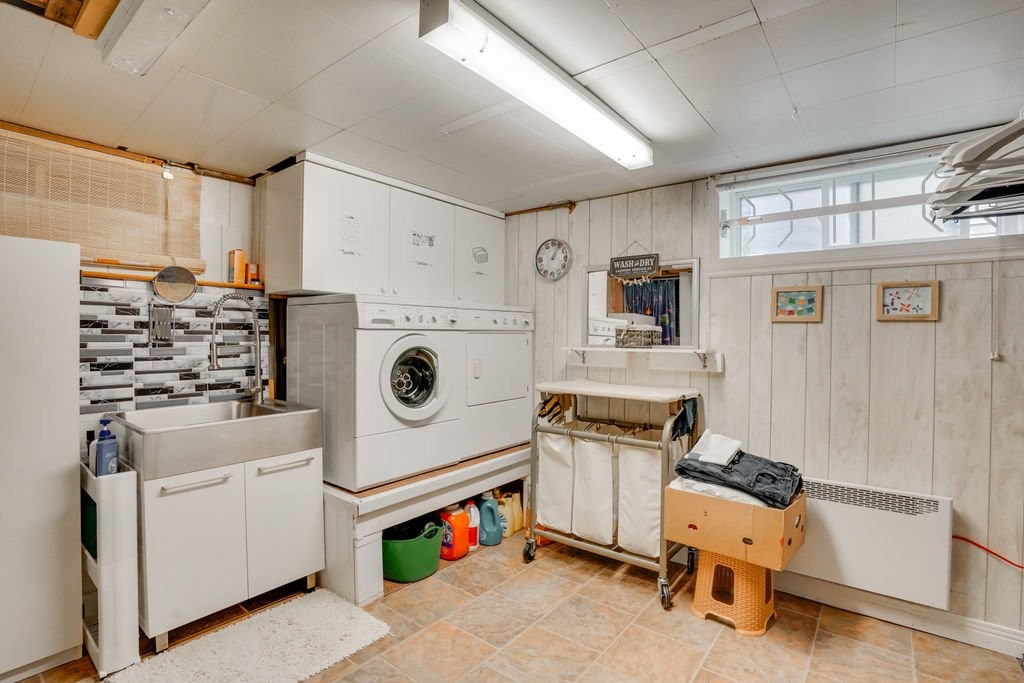 









166


Rue Archambault

,
Gatineau (Hull),




QC
J8Y5C9

