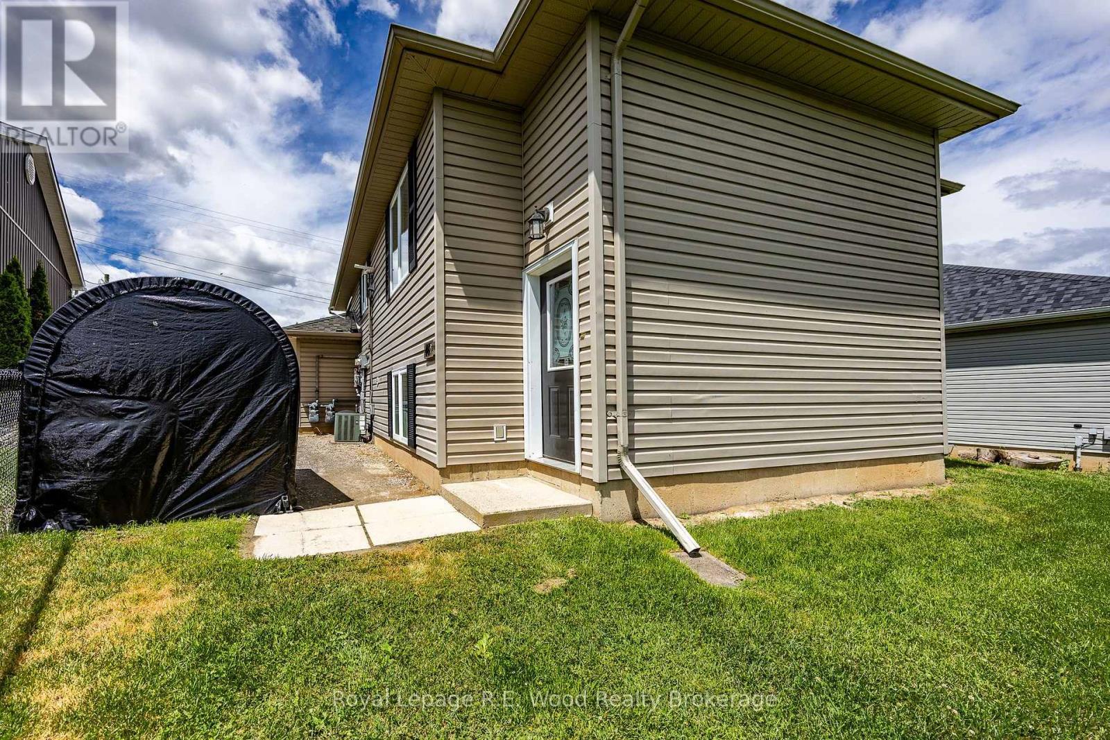 












46 OAK STREET

,
Bayham (Vienna),




Ontario
N0J1Z0


