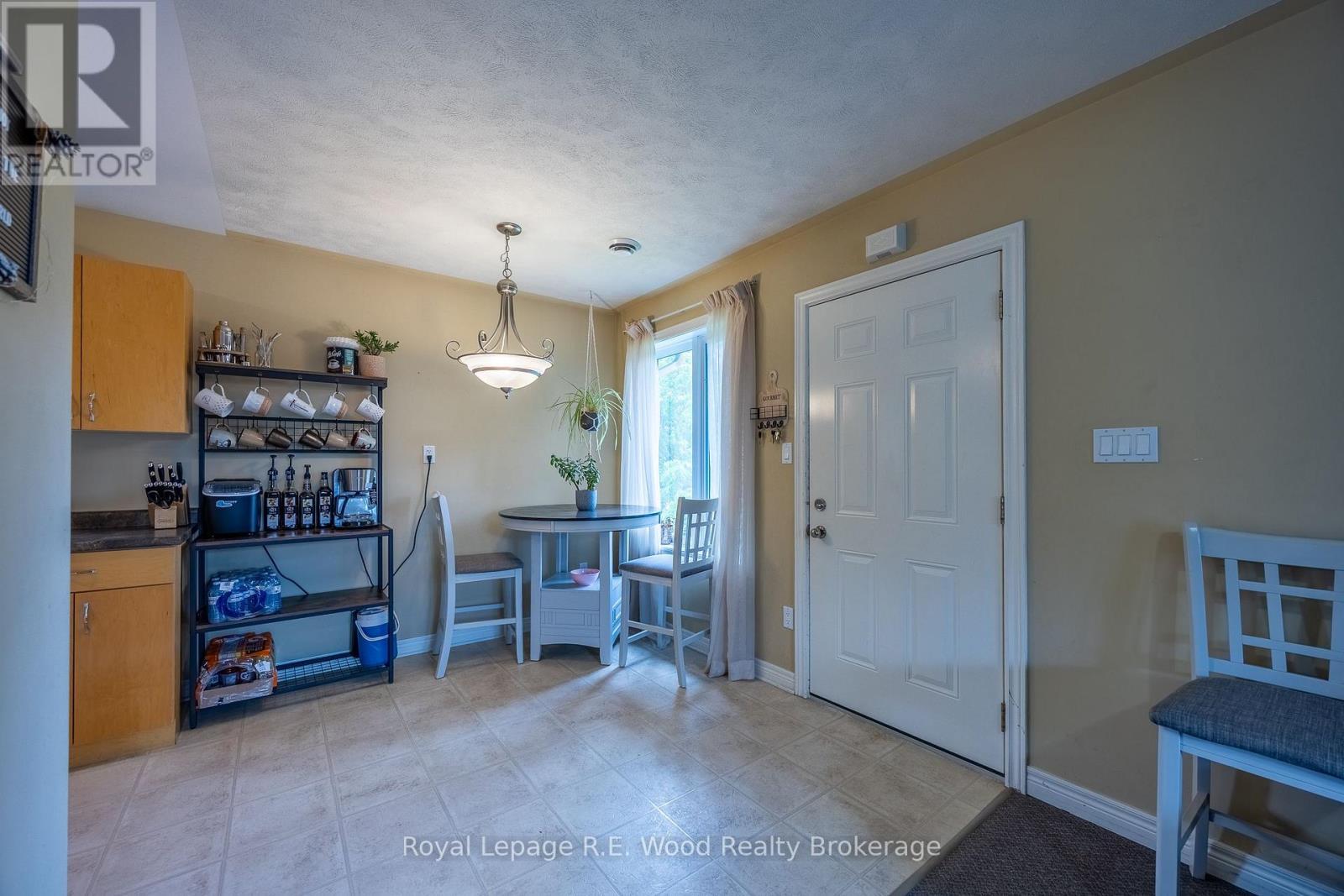 












46 OAK STREET

,
Bayham (Vienna),




Ontario
N0J1Z0

