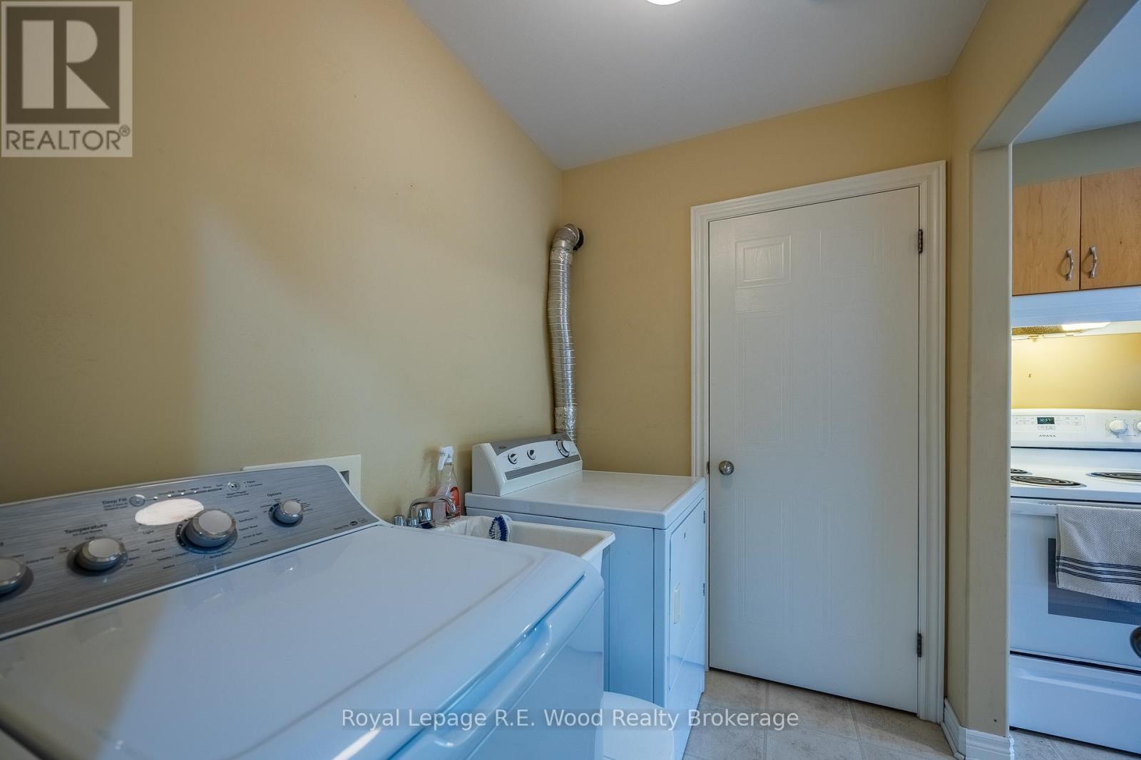 












46 OAK STREET

,
Bayham (Vienna),




Ontario
N0J1Z0

