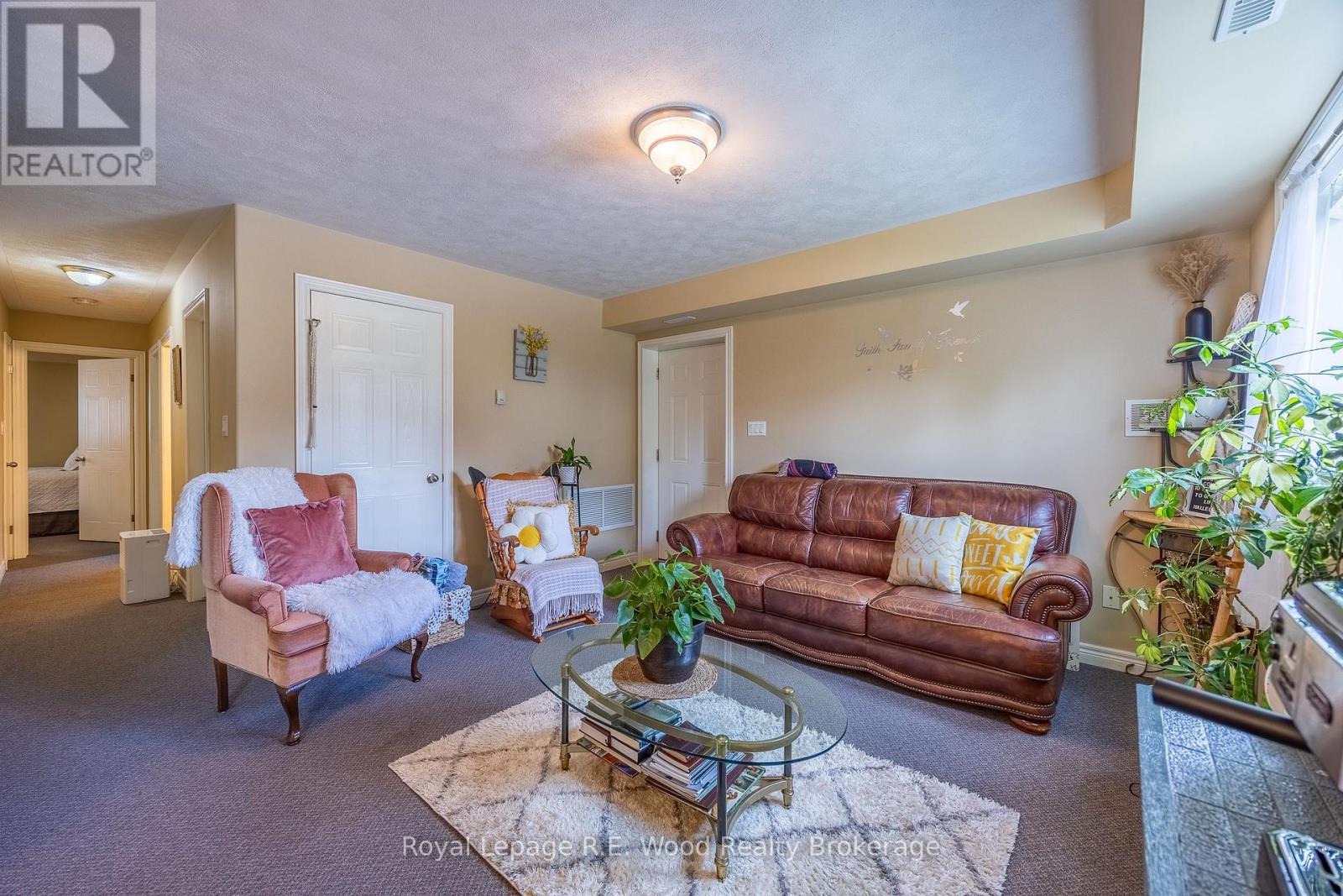 












46 OAK STREET

,
Bayham (Vienna),




Ontario
N0J1Z0

