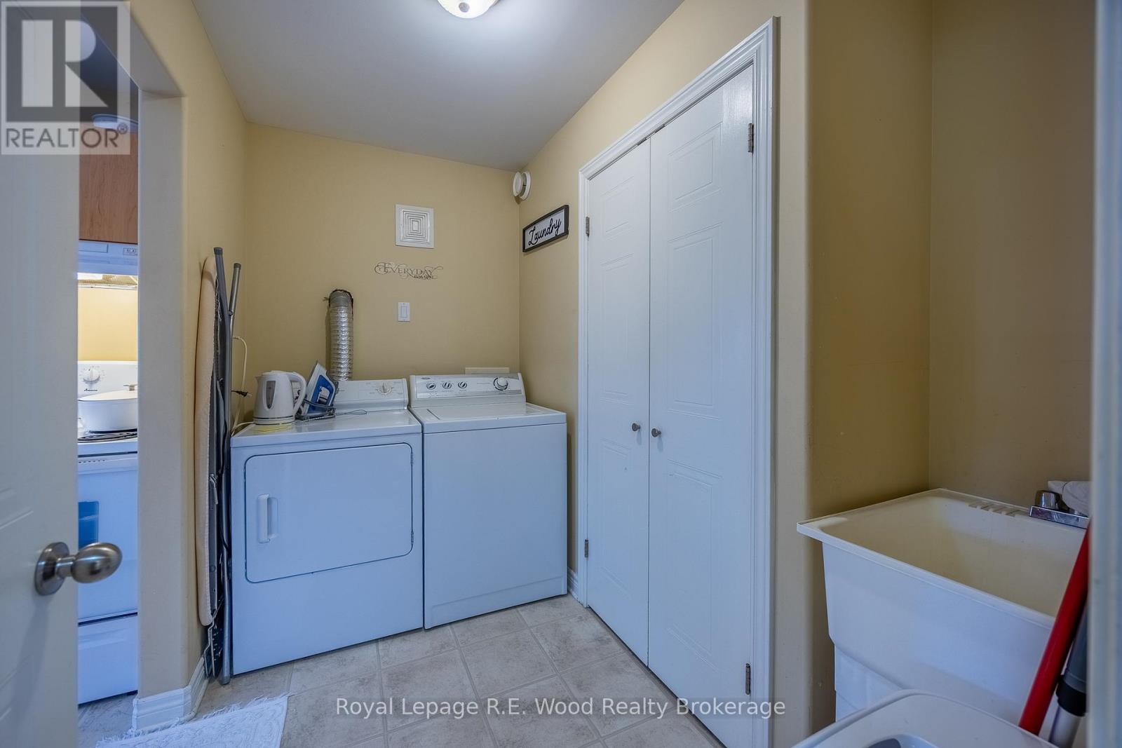 












46 OAK STREET

,
Bayham (Vienna),




Ontario
N0J1Z0

