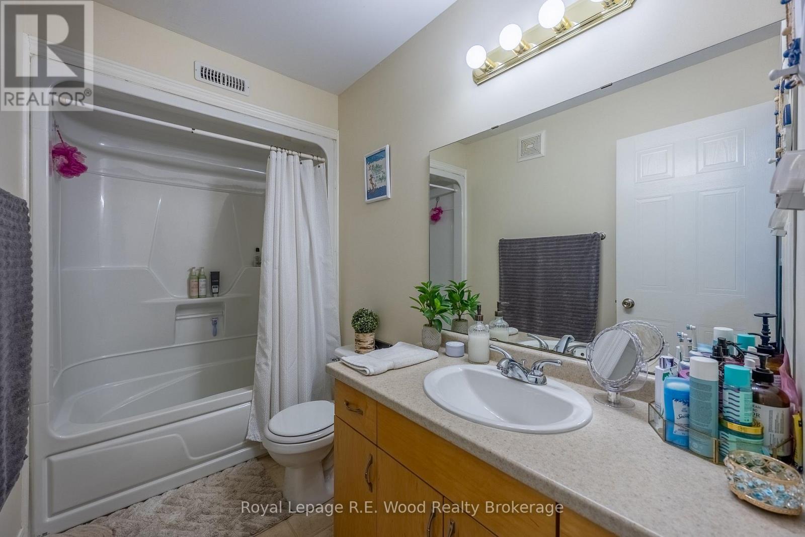 












46 OAK STREET

,
Bayham (Vienna),




Ontario
N0J1Z0

