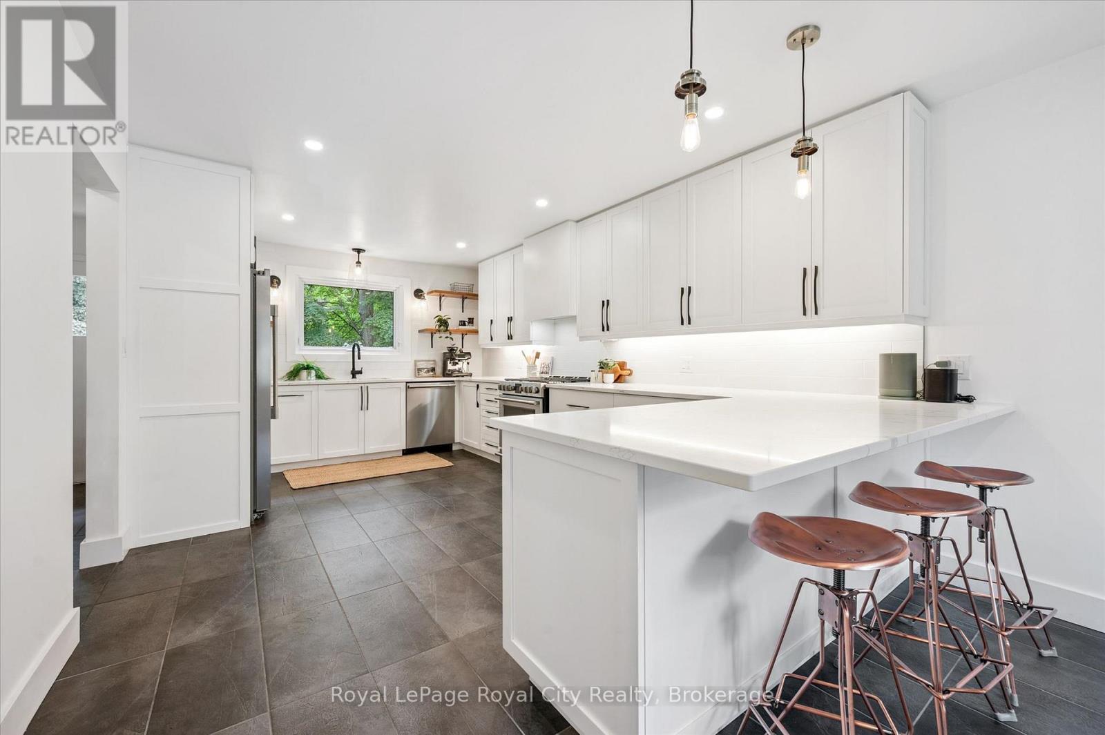












535 SPRUCEHILL AVENUE

,
Waterloo,




Ontario
N2L4V8

