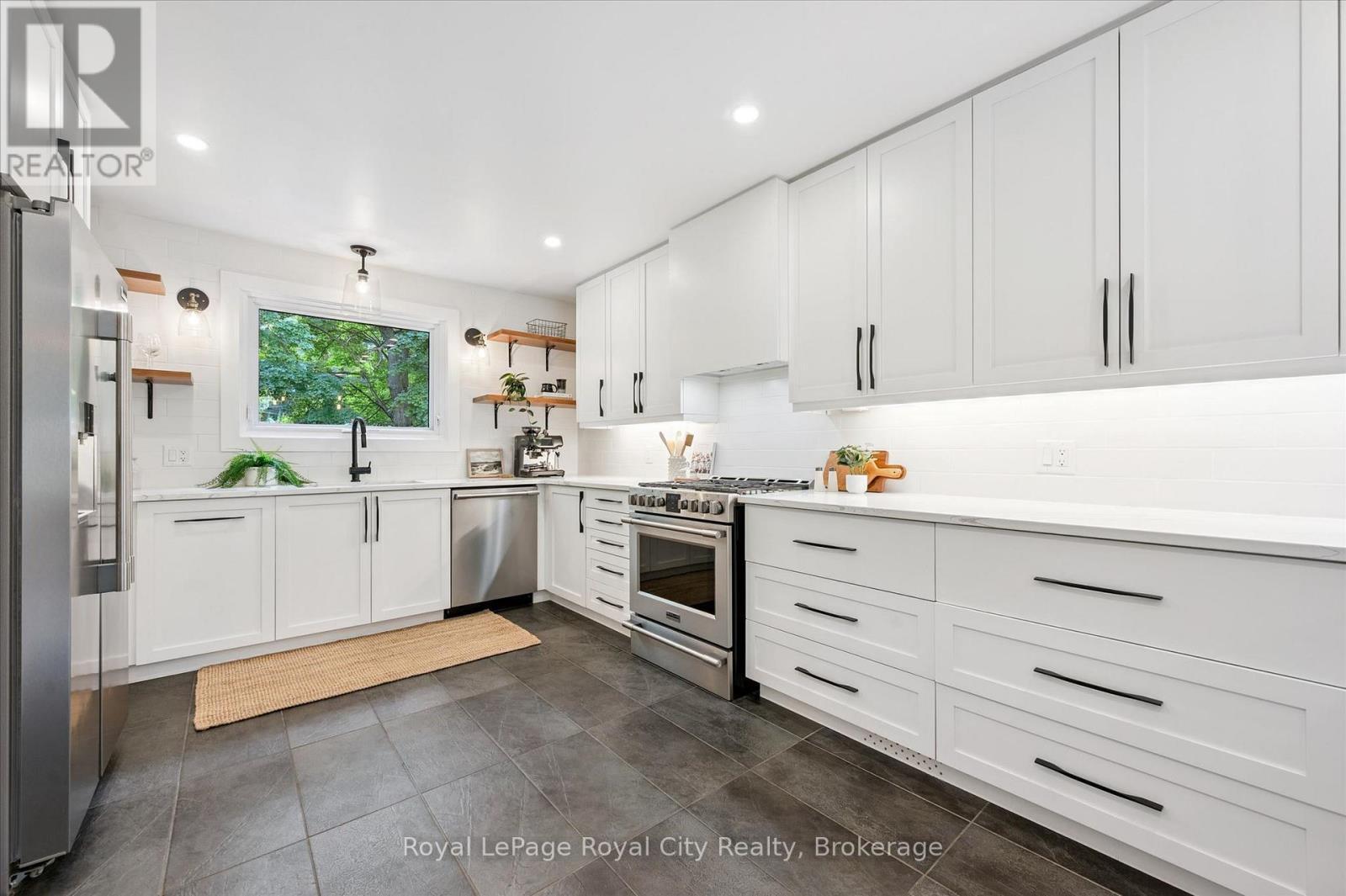 












535 SPRUCEHILL AVENUE

,
Waterloo,




Ontario
N2L4V8

