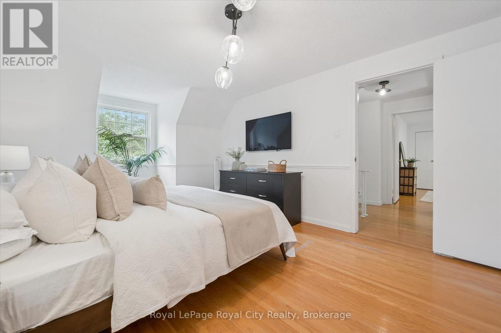 












535 SPRUCEHILL AVENUE

,
Waterloo,




Ontario
N2L4V8

