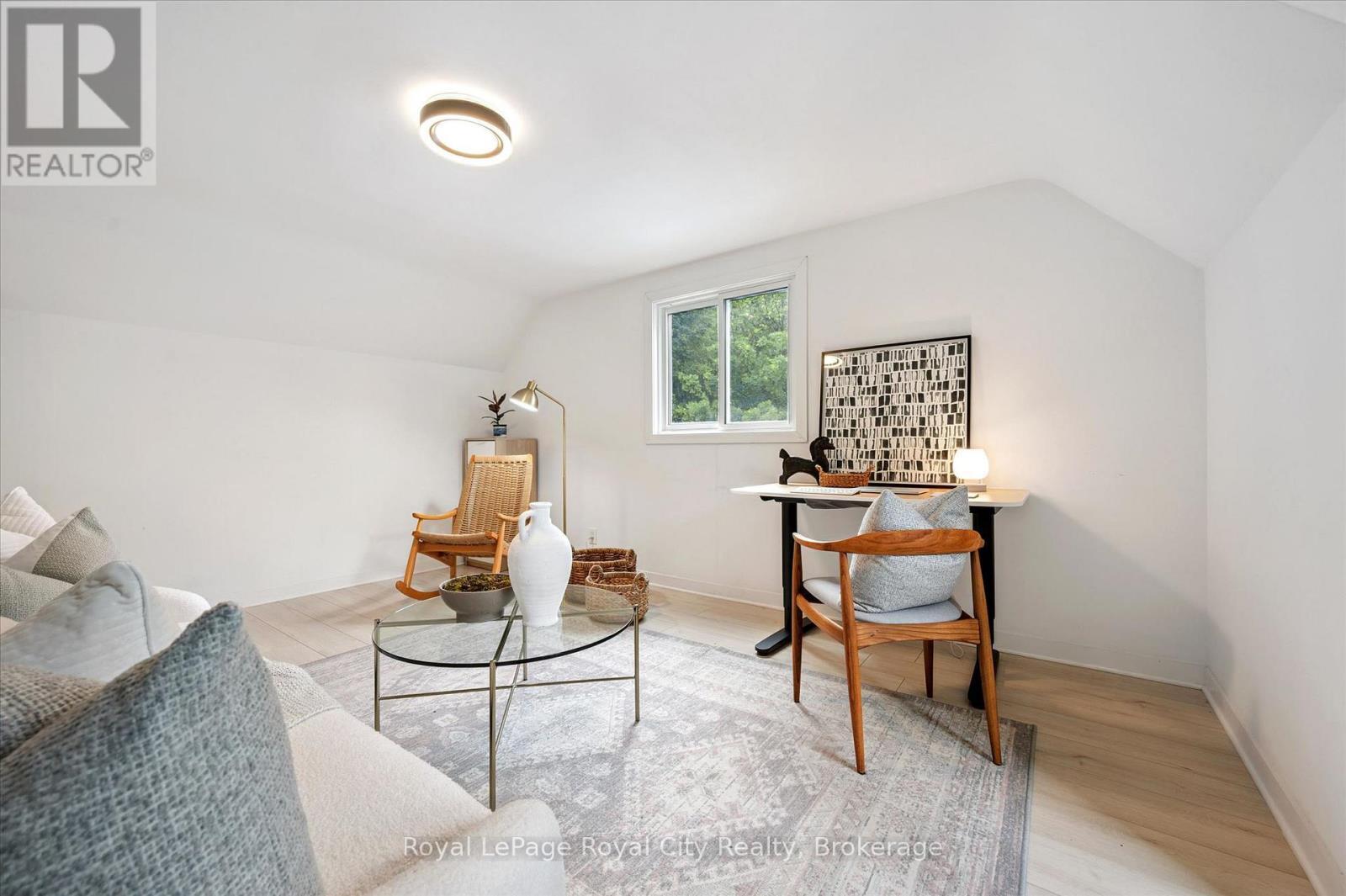 












535 SPRUCEHILL AVENUE

,
Waterloo,




Ontario
N2L4V8

