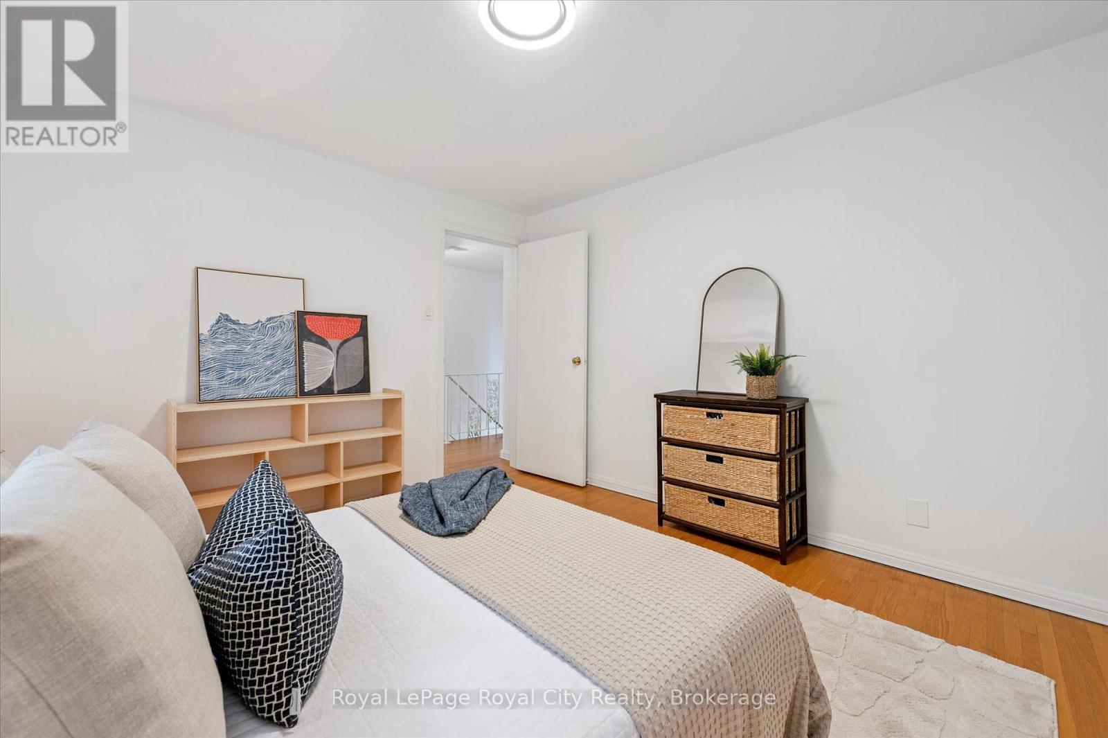 












535 SPRUCEHILL AVENUE

,
Waterloo,




Ontario
N2L4V8

